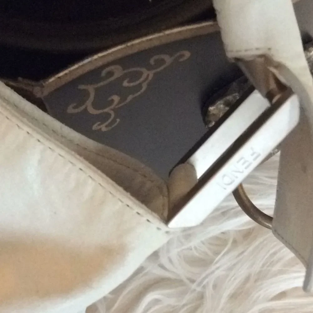 💞FENDI💞leather purse
